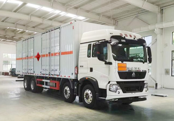 易燃液體廂式運(yùn)輸車