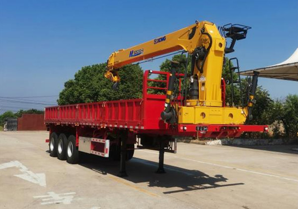 隨車起重運輸半掛車