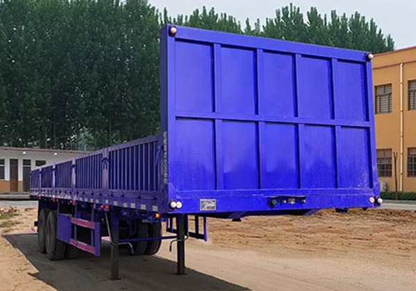 欄板半掛車(chē)